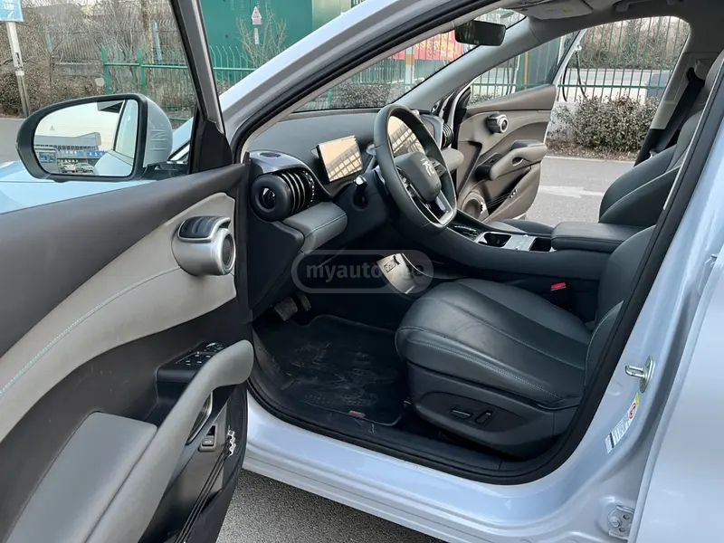 BYD Yuan 2025 — миниатюра 11