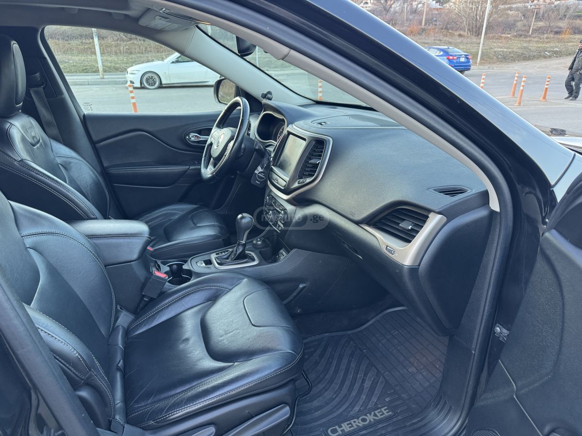 Jeep Cherokee - фото 12