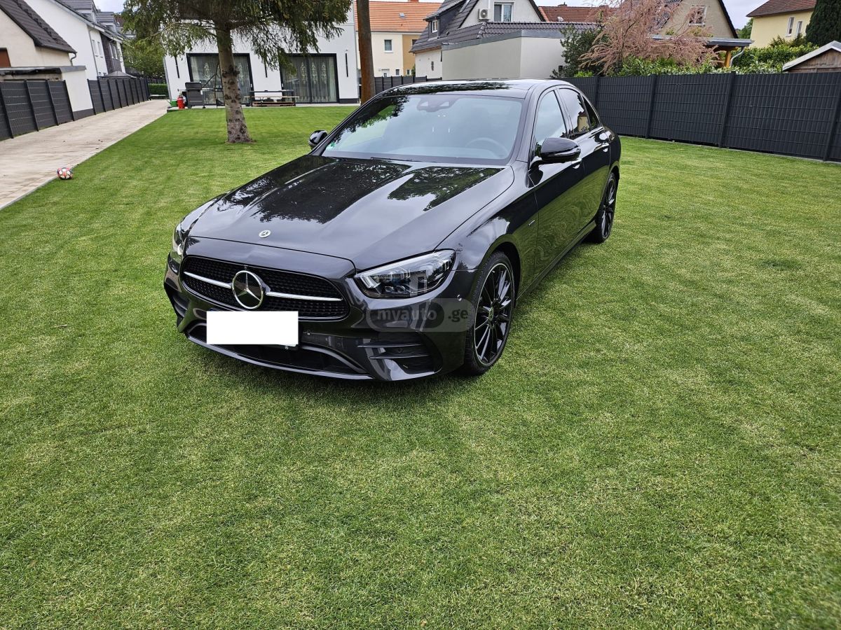 Mercedes-Benz E 300 2022 — миниатюра 1