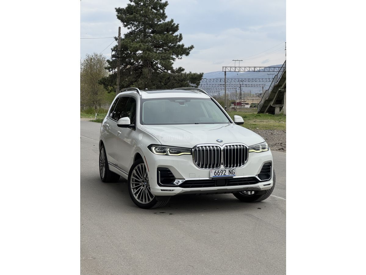 BMW X7 - фото 1