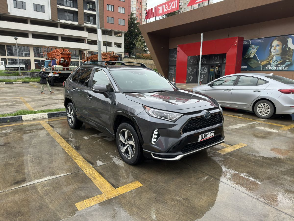 Toyota RAV 4 - фото 1