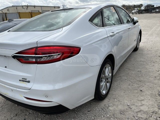Ford Fusion - фото 4