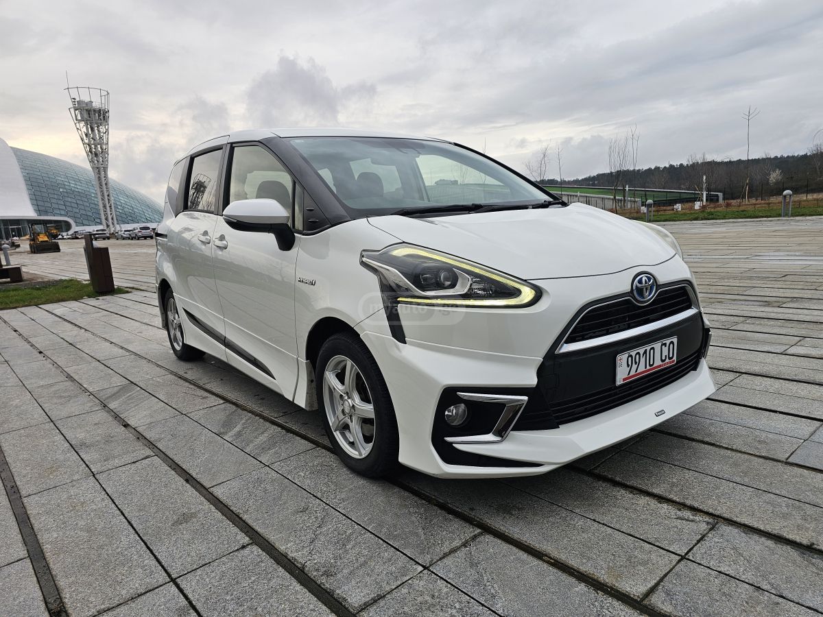 Toyota Sienta - фото 1