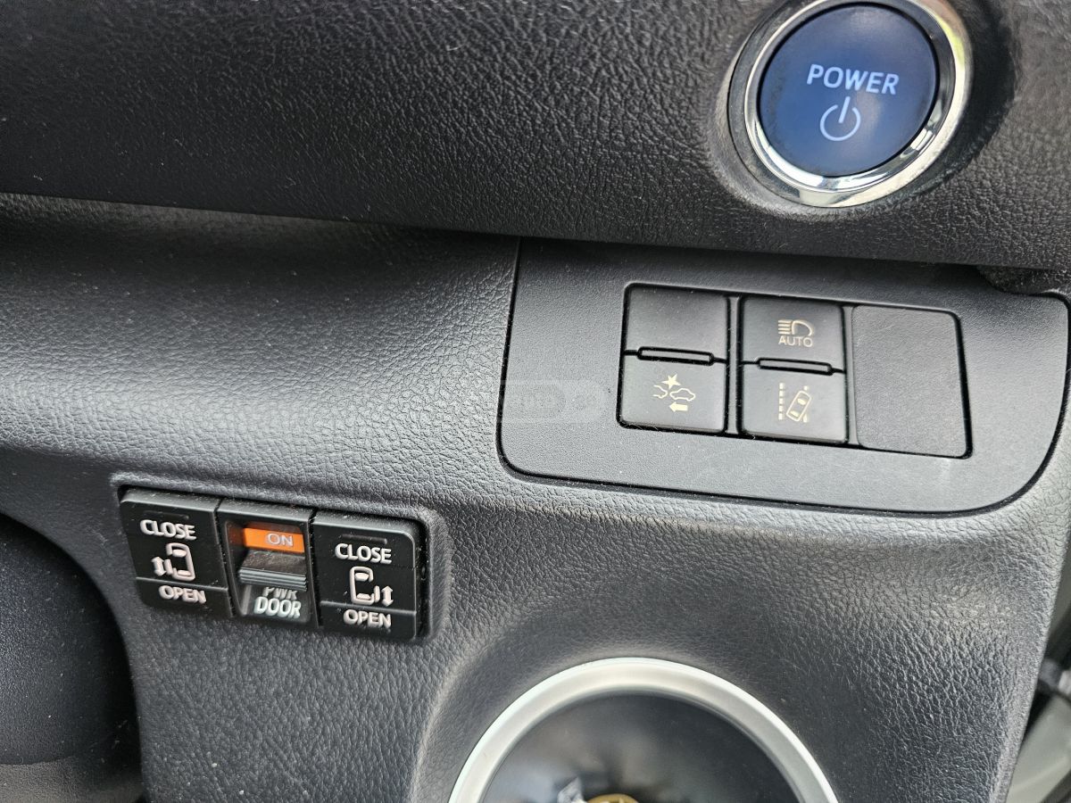 Toyota Sienta - фото 12