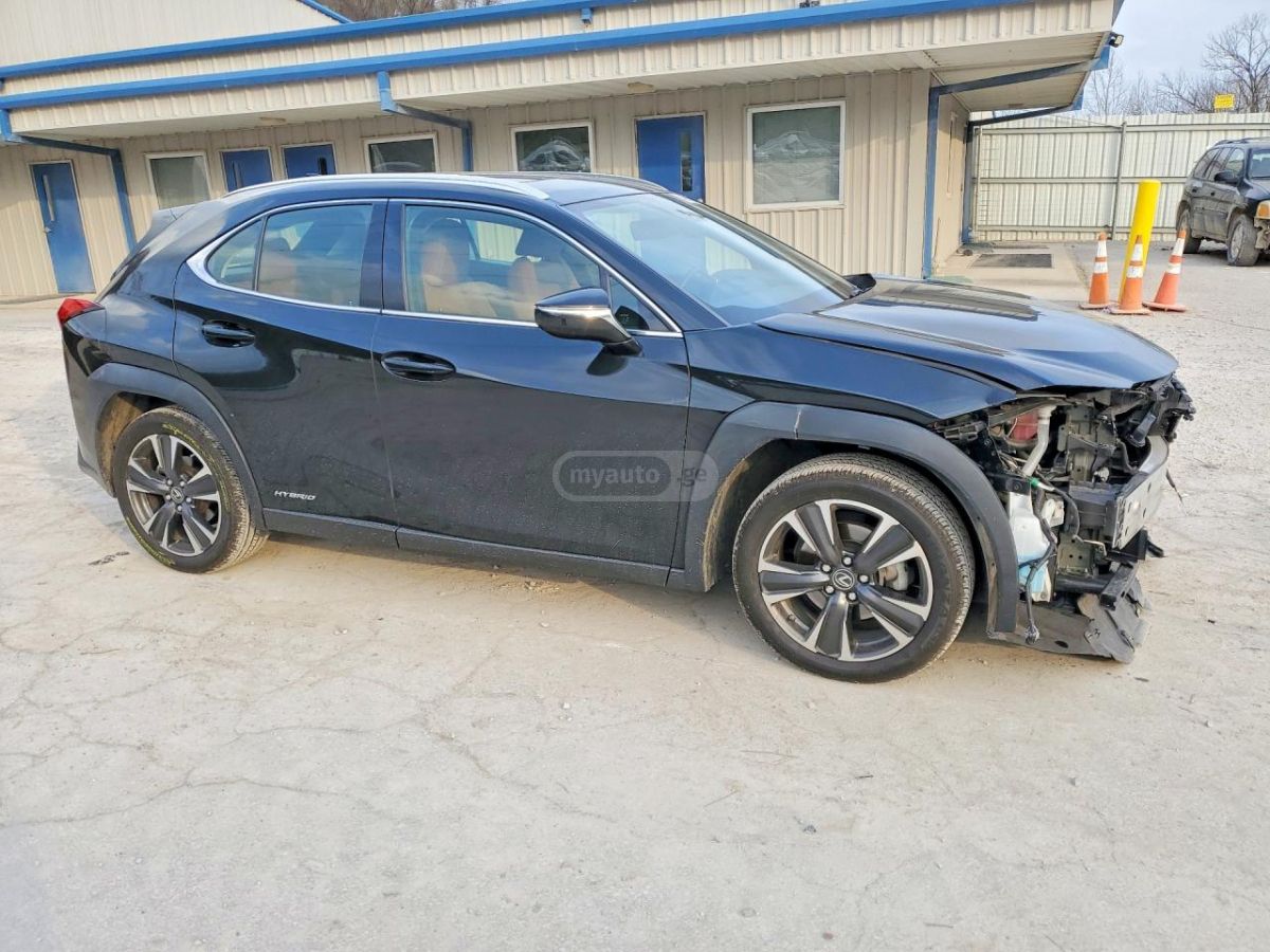 Lexus UX 250 h - фото 4