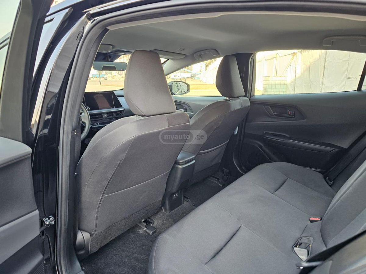 Toyota LE 5dr AWD-e Hatchback CVT — миниатюра 10