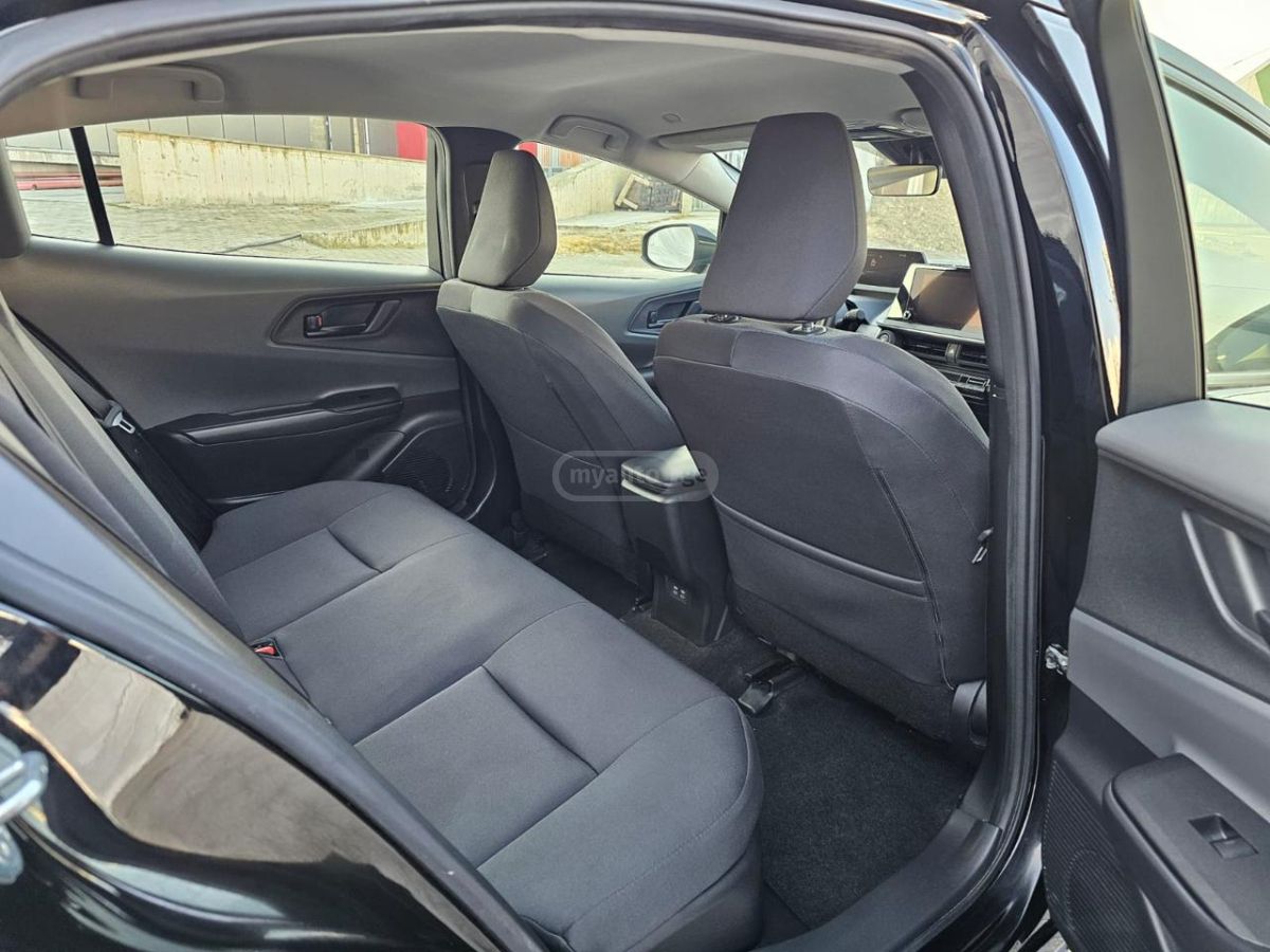 Toyota LE 5dr AWD-e Hatchback CVT — миниатюра 13