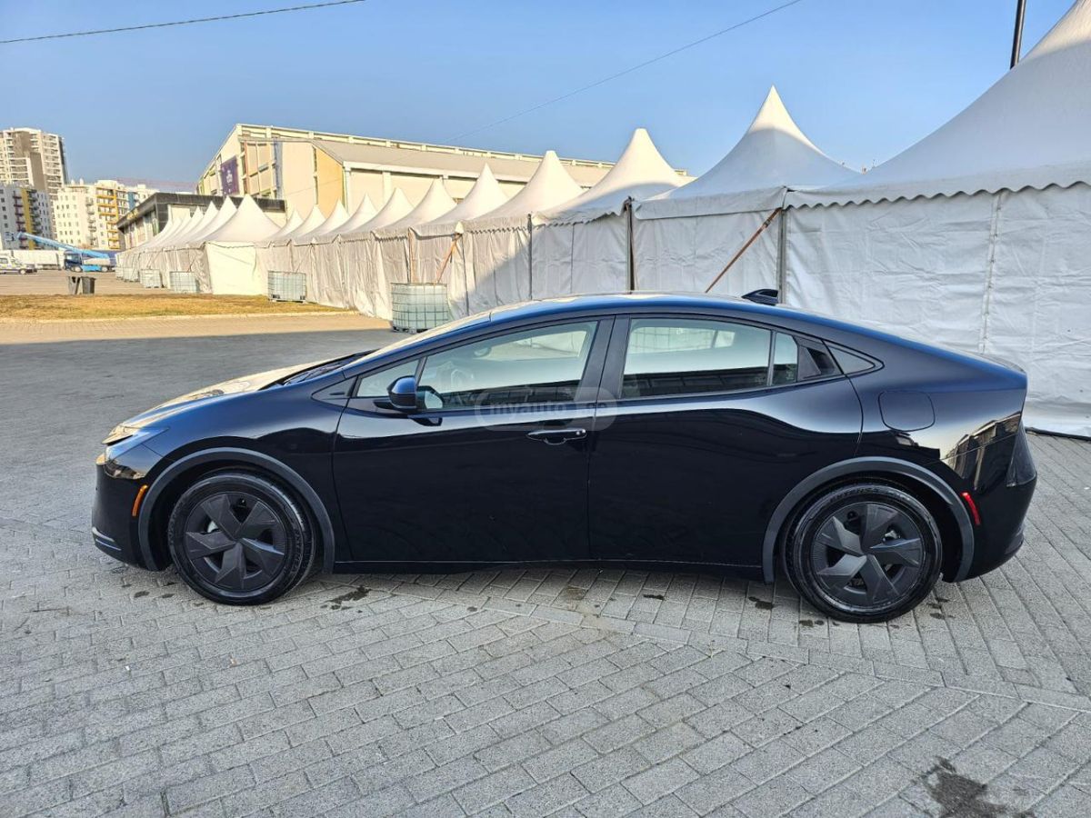 Toyota LE 5dr AWD-e Hatchback CVT — миниатюра 2