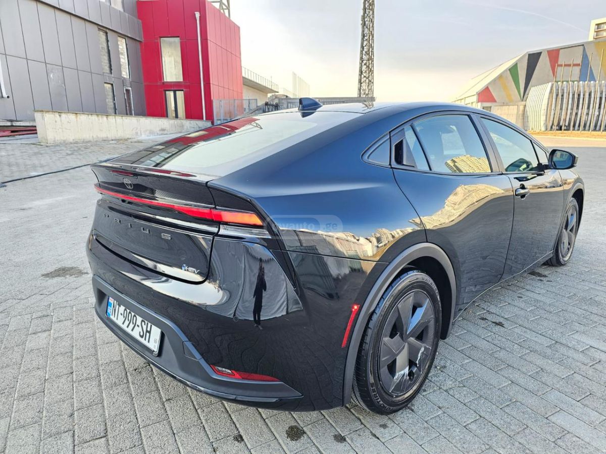 Toyota LE 5dr AWD-e Hatchback CVT — миниатюра 3