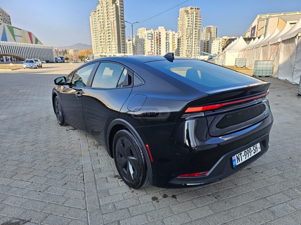 Toyota LE 5dr AWD-e Hatchback CVT — миниатюра 4