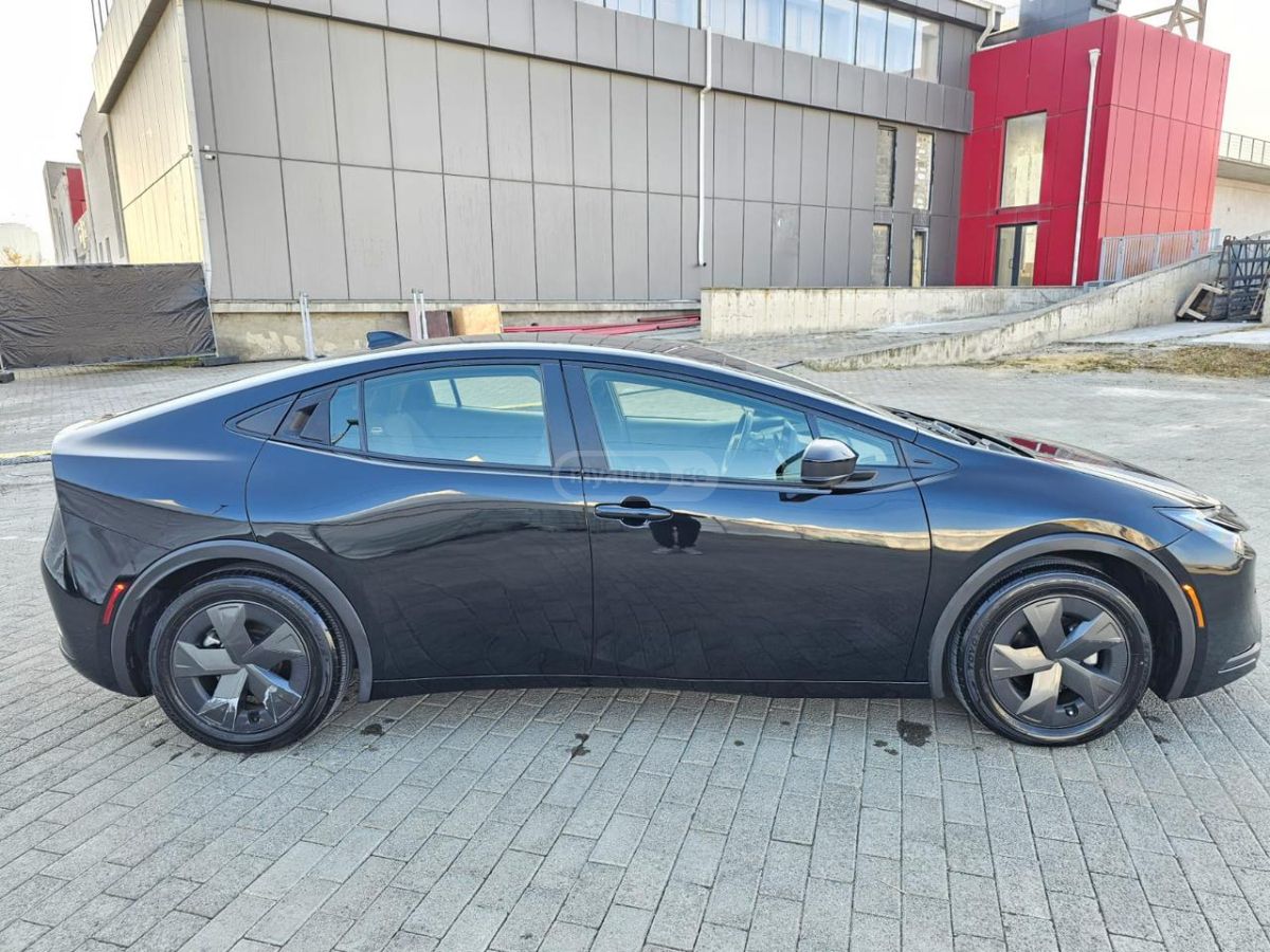 Toyota LE 5dr AWD-e Hatchback CVT — миниатюра 5