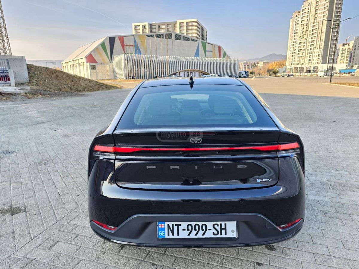 Toyota LE 5dr AWD-e Hatchback CVT — миниатюра 7