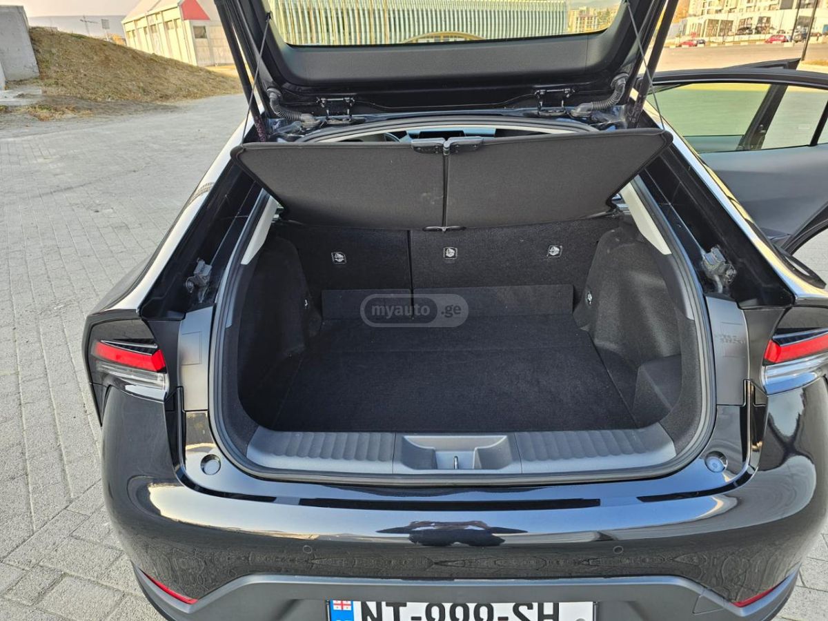 Toyota LE 5dr AWD-e Hatchback CVT — миниатюра 9