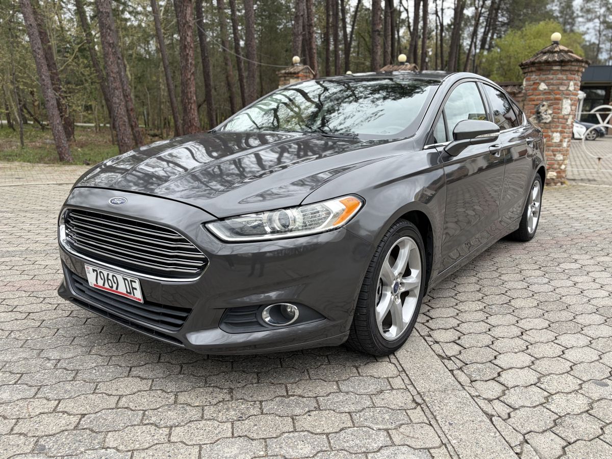 Ford Fusion - фото 1