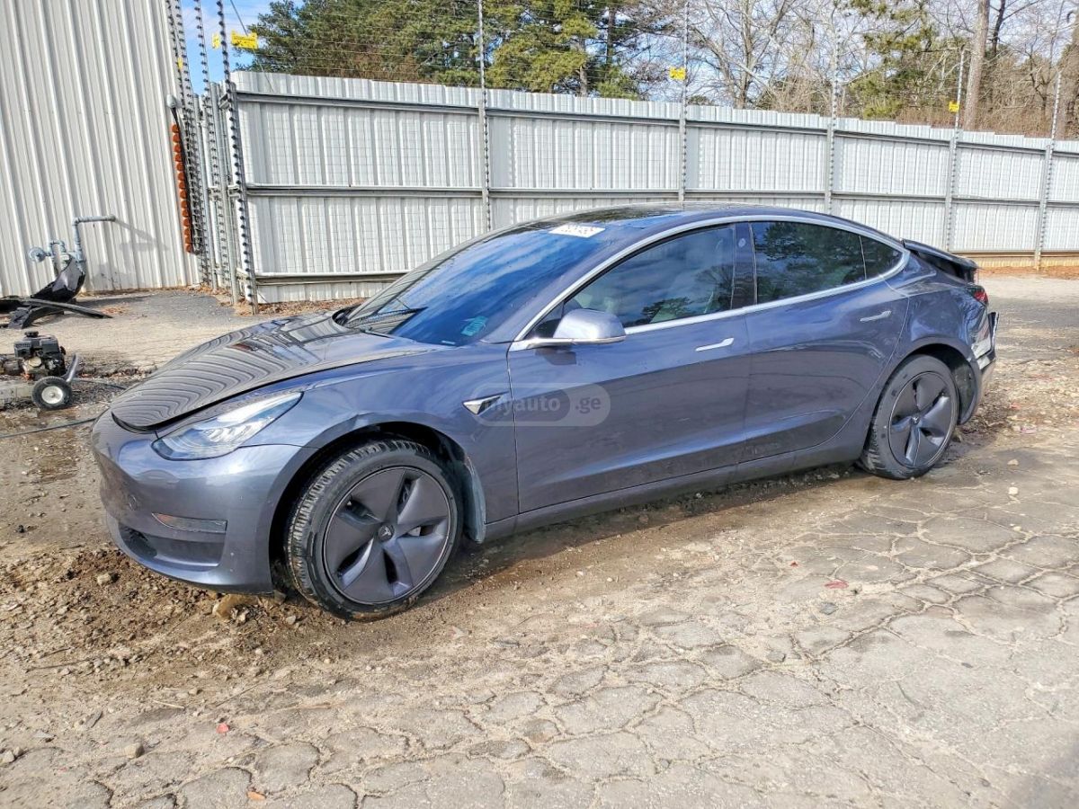 Tesla Model 3 - фото 1