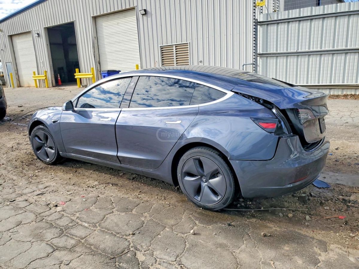 Tesla Model 3 - фото 2