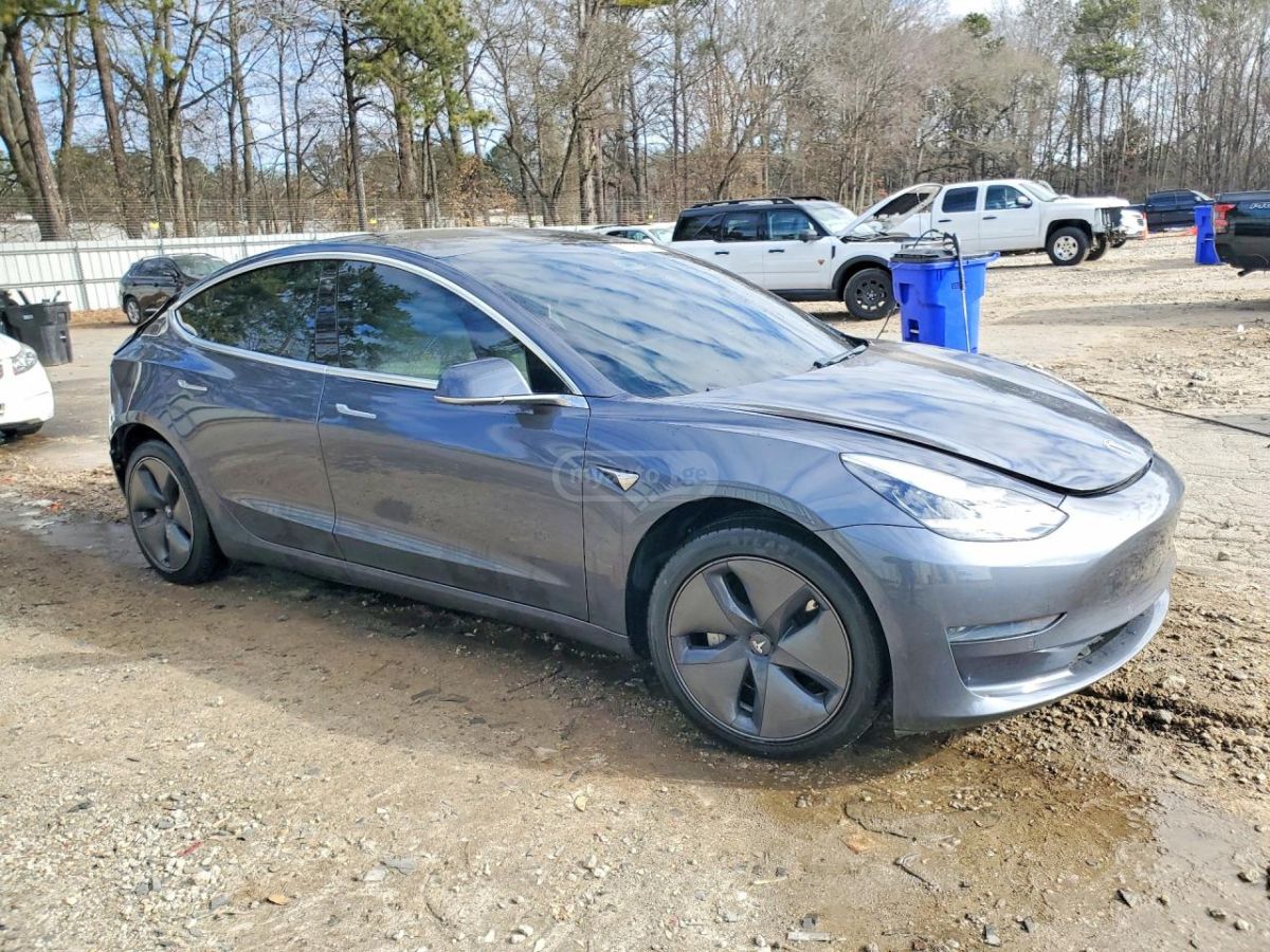 Tesla Model 3 - фото 4