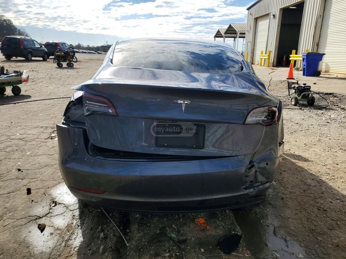 Tesla Model 3 - фото 6