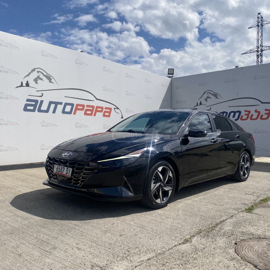 Hyundai Elantra - фото 1