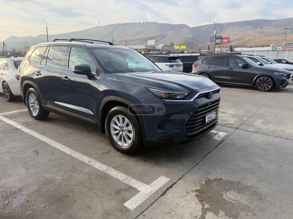 Toyota Grand Highlander - фото 1