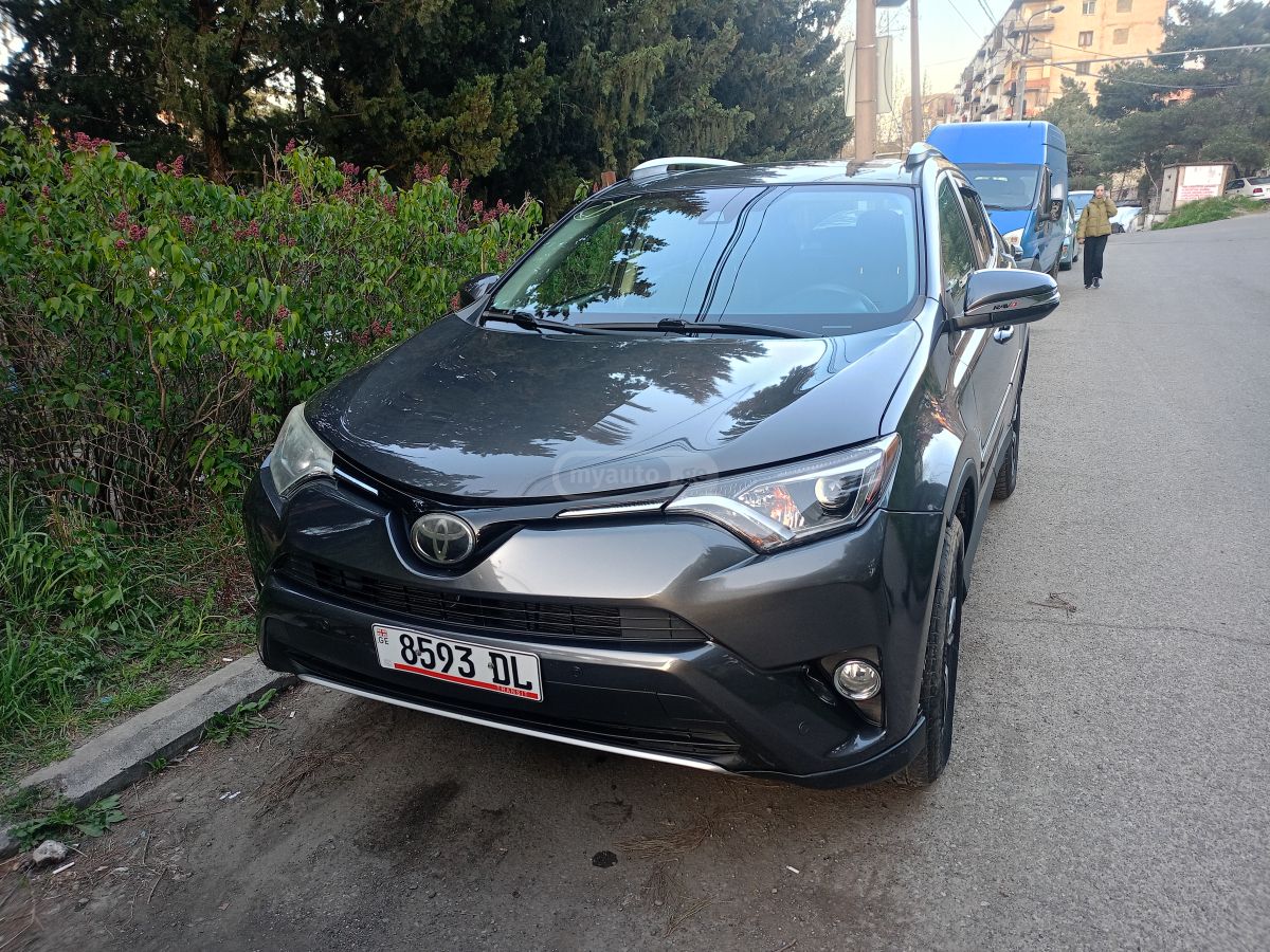 Toyota RAV 4 - фото 1