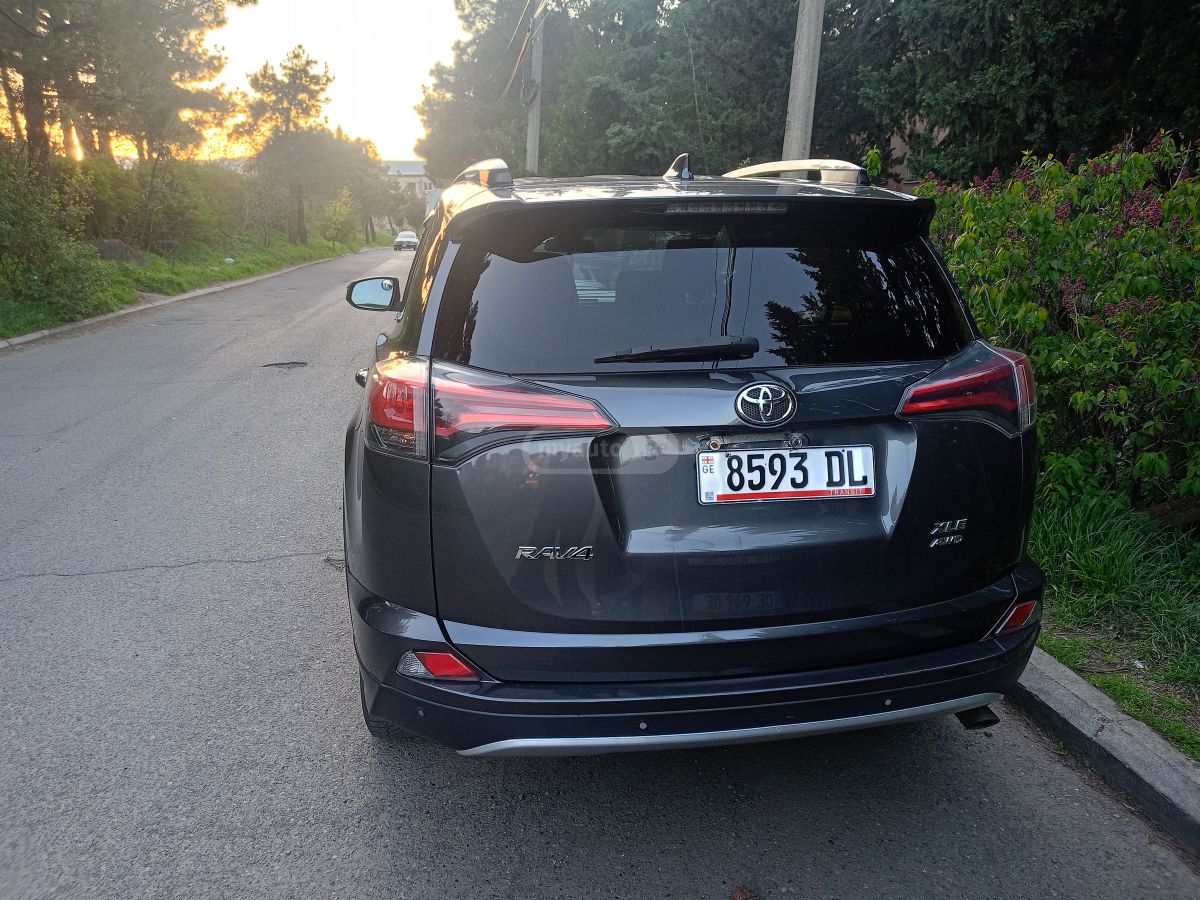 Toyota RAV 4 - фото 12