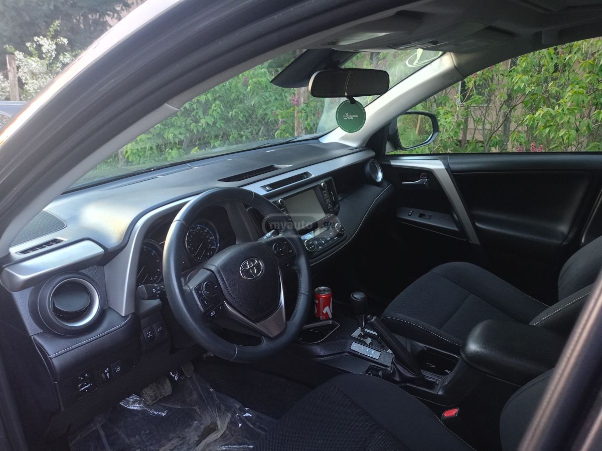 Toyota RAV 4 - фото 7