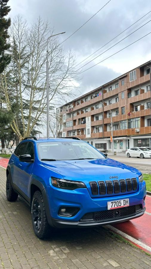Jeep Cherokee - фото 3