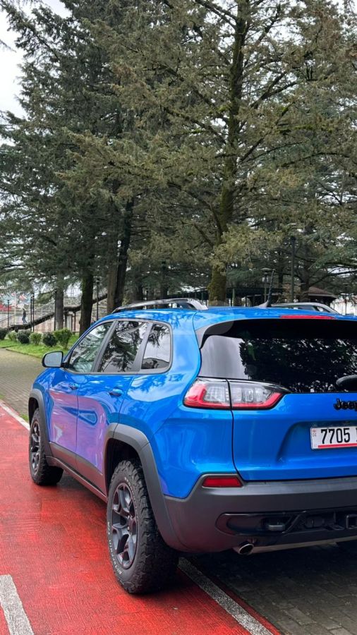 Jeep Cherokee - фото 4