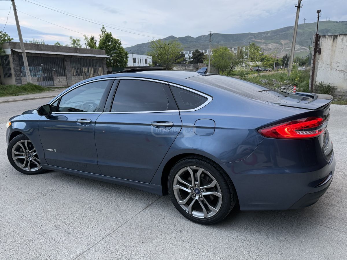 Ford Fusion - фото 2