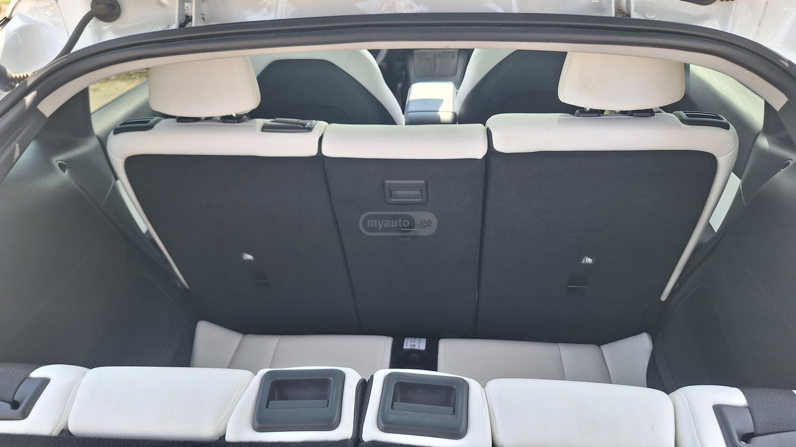 Tesla Model Y - фото 10