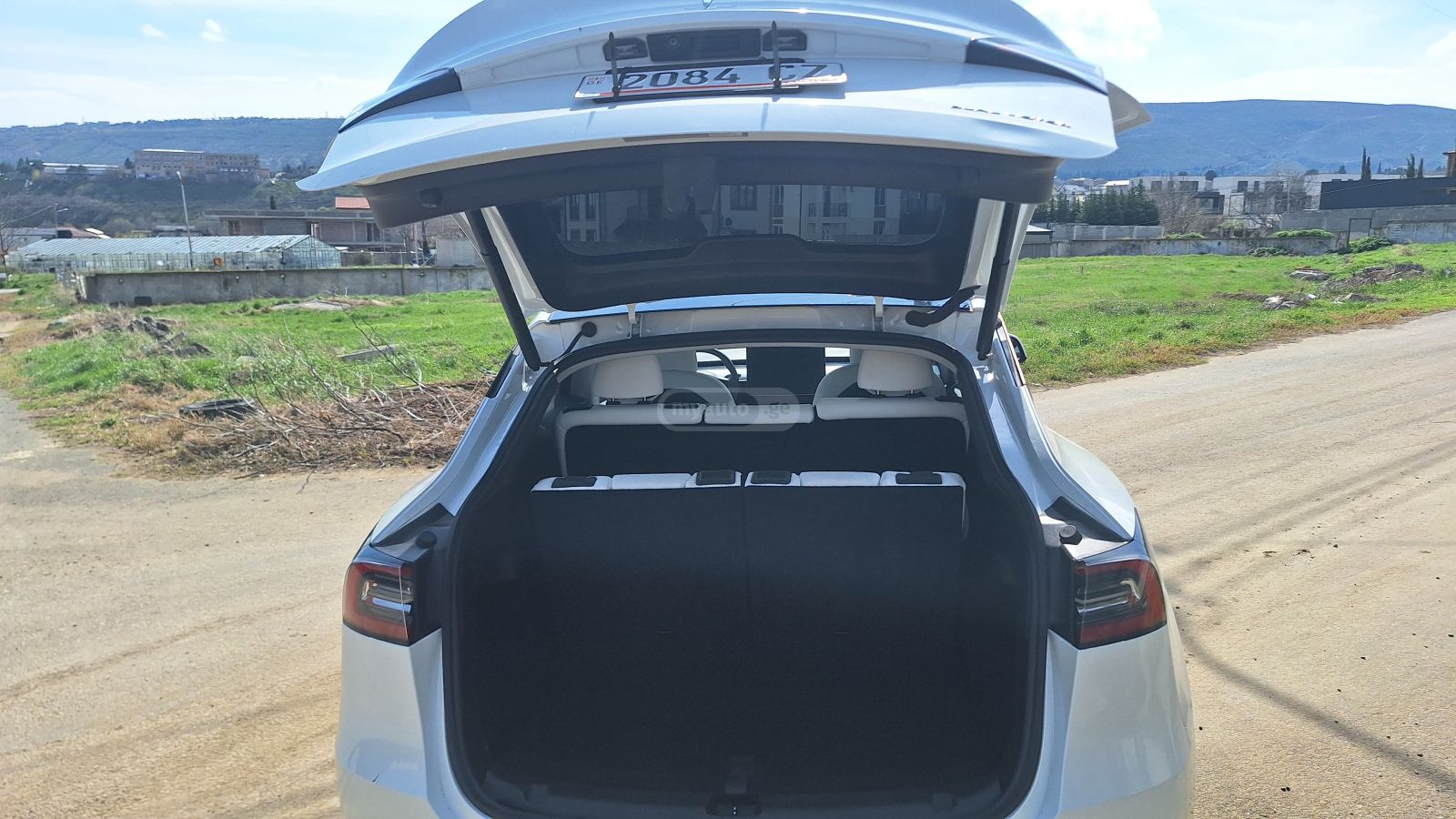 Tesla Model Y - фото 11