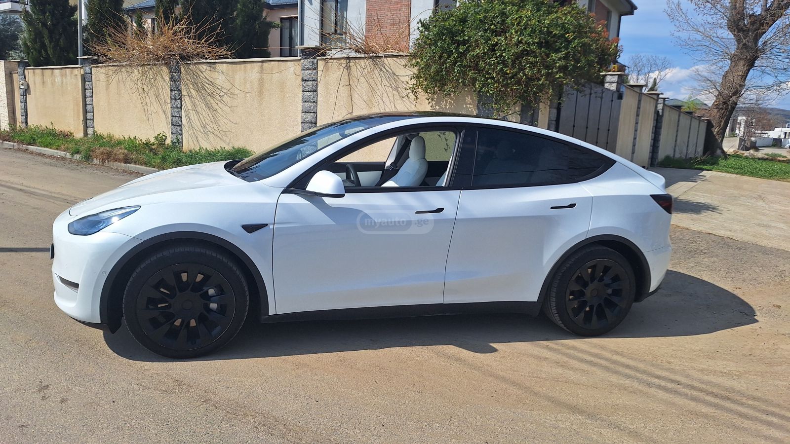Tesla Model Y - фото 2