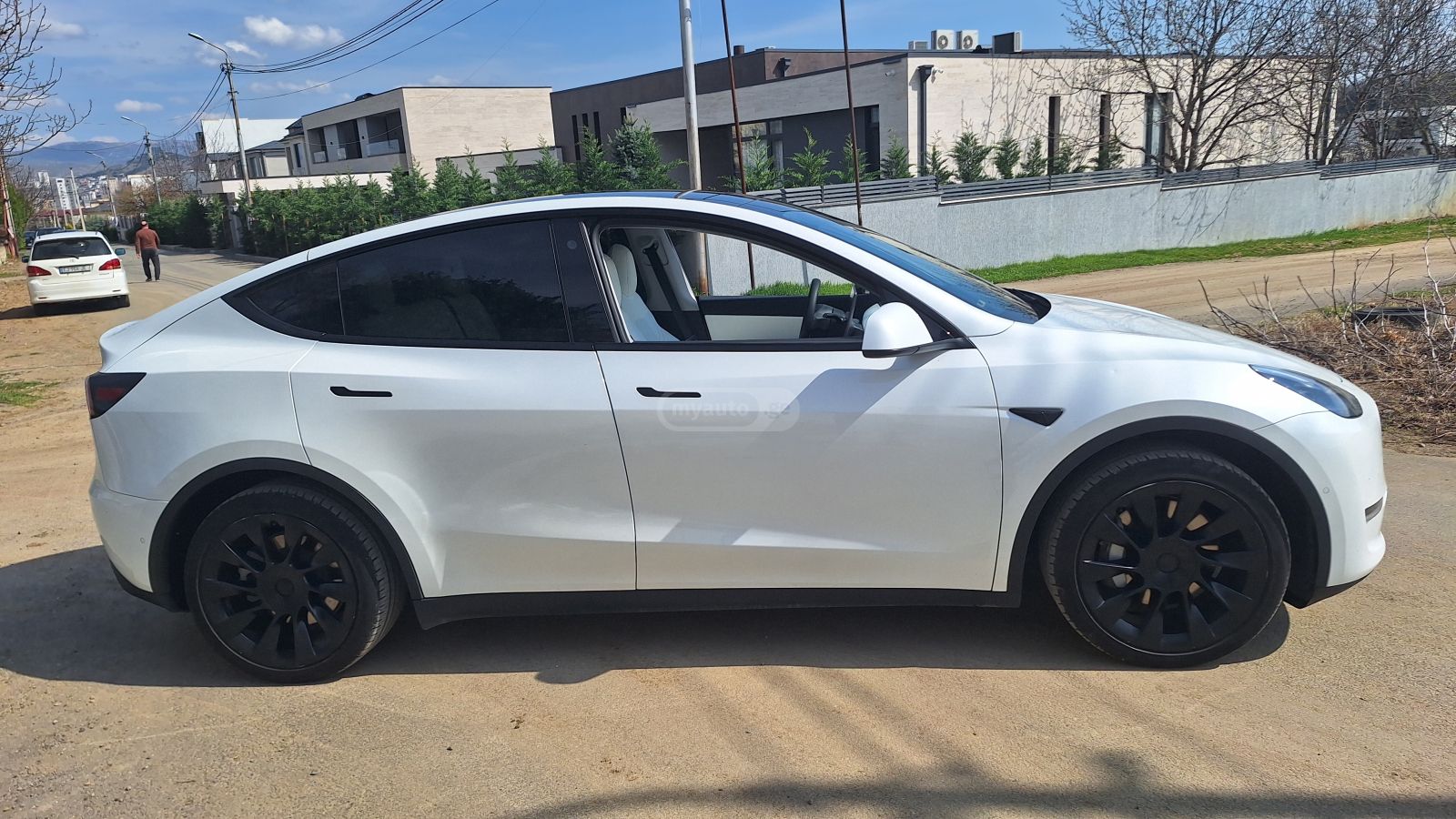 Tesla Model Y - фото 3