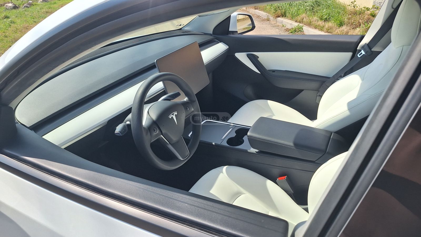 Tesla Model Y - фото 8