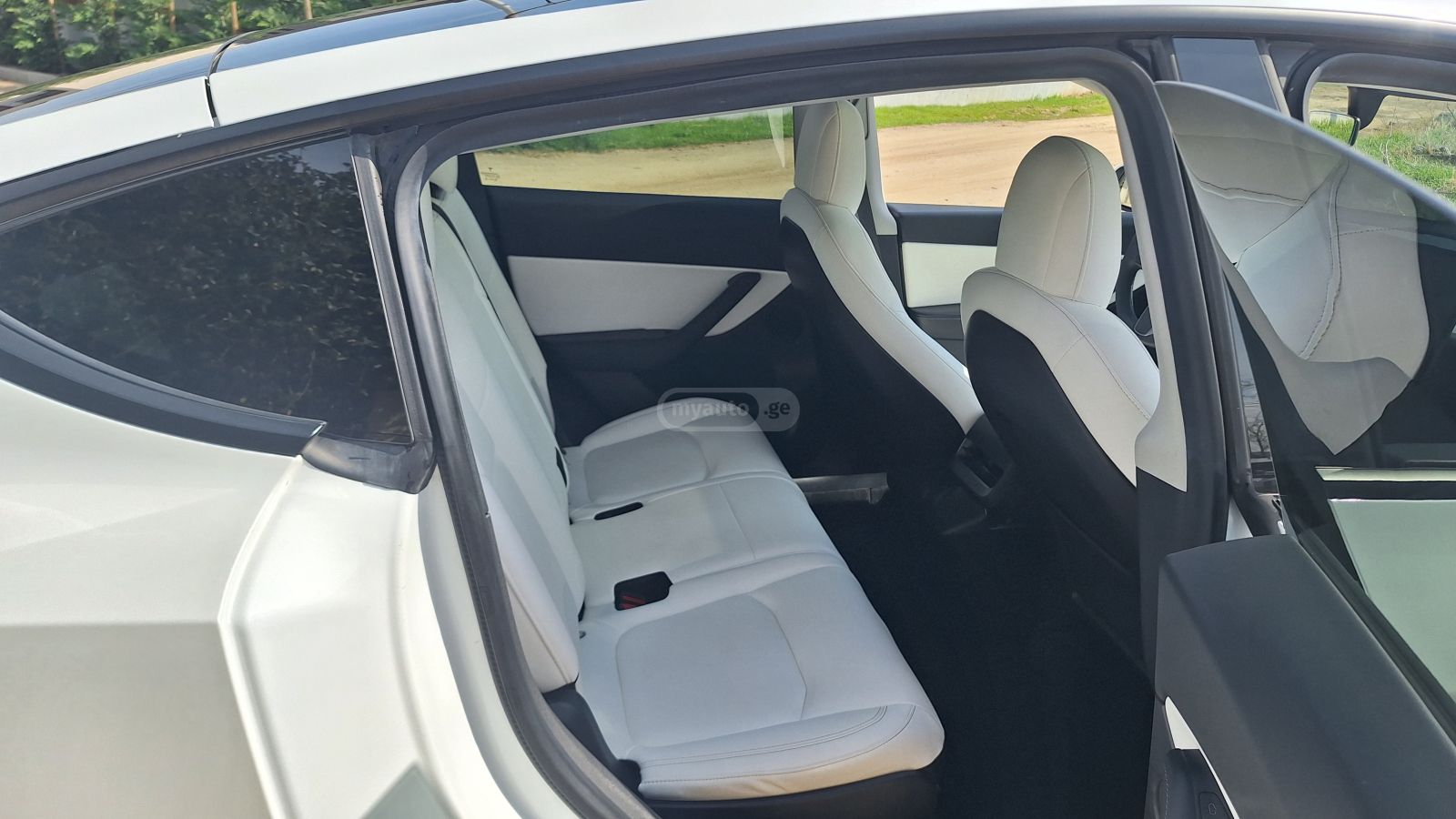 Tesla Model Y - фото 9