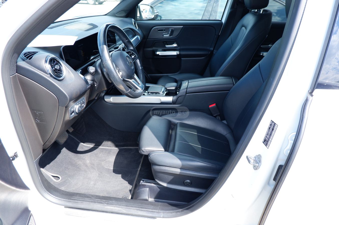 Mercedes-Benz GLB 250 - фото 11