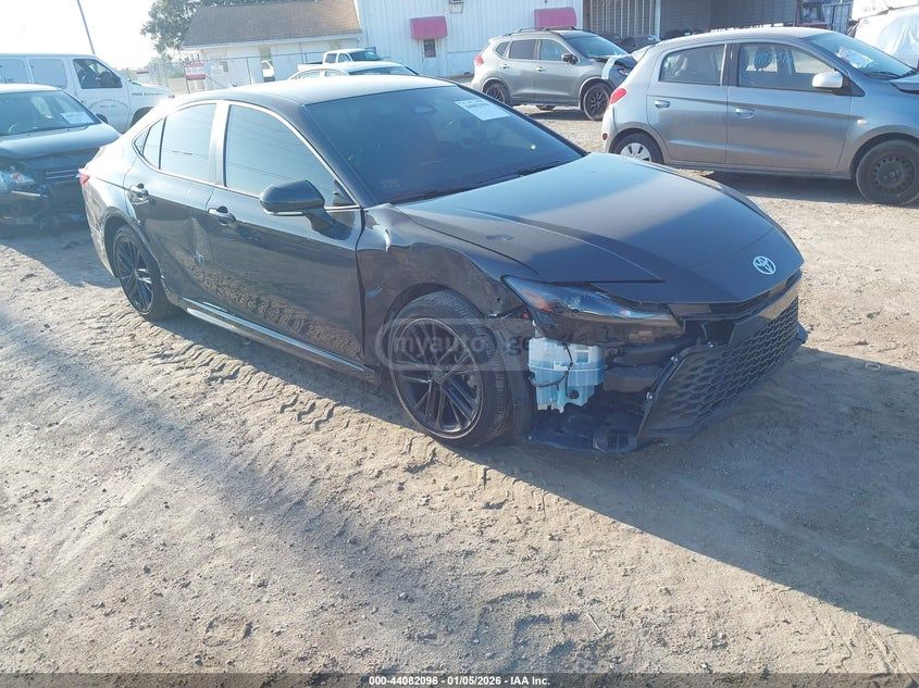 Toyota Camry - фото 2
