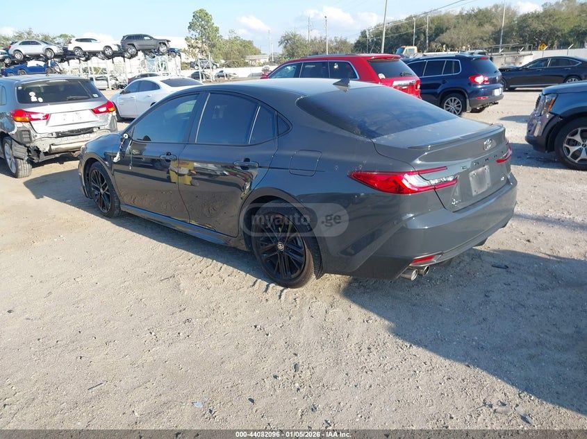 Toyota Camry - фото 3