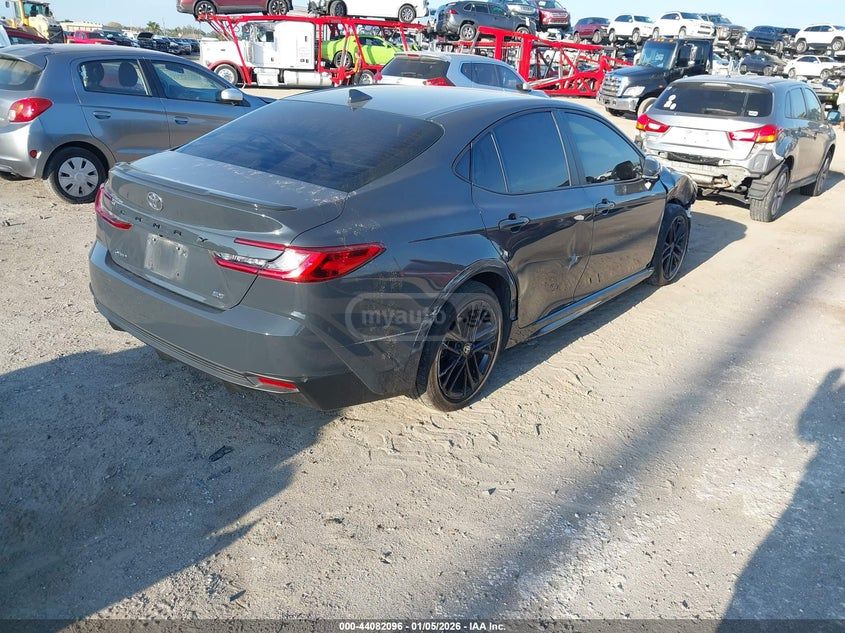 Toyota Camry - фото 4