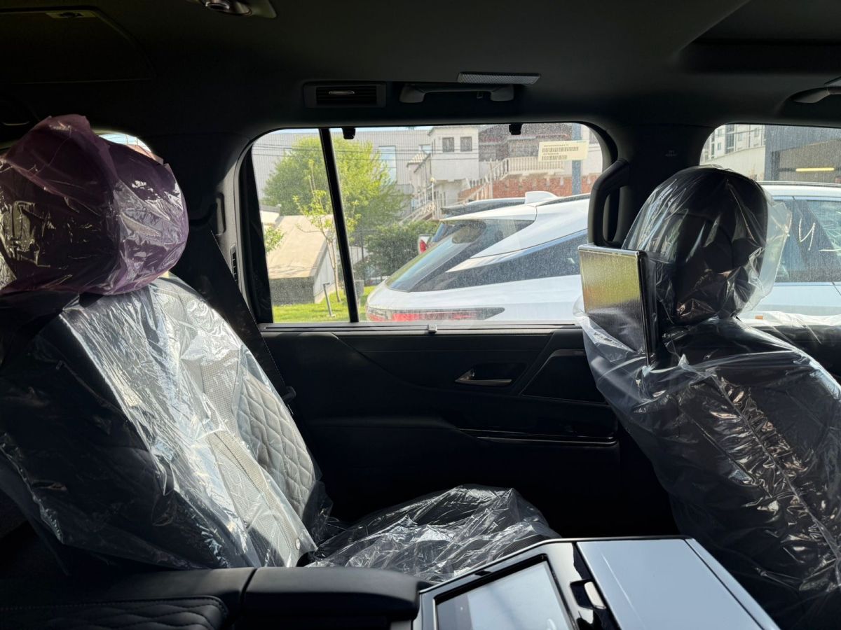 Lexus LX 500 - фото 4