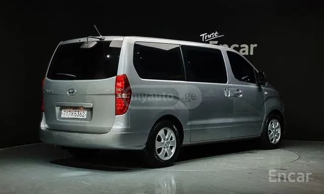 Hyundai Starex - фото 2