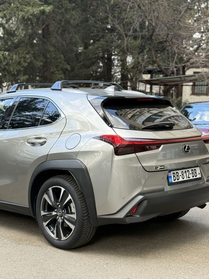 Lexus UX 200 - фото 2