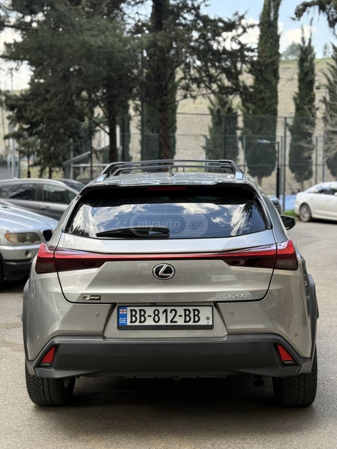 Lexus UX 200 - фото 3