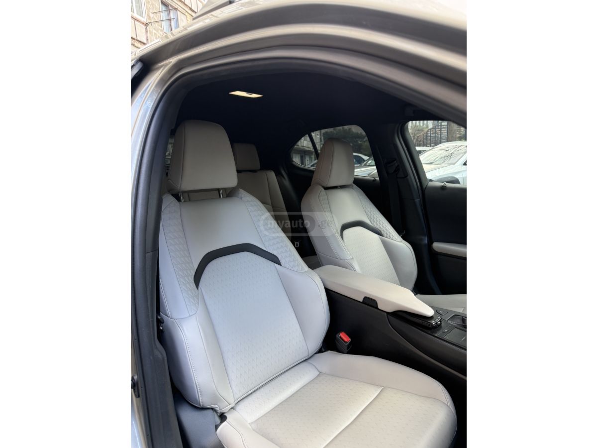 Lexus UX 200 - фото 5