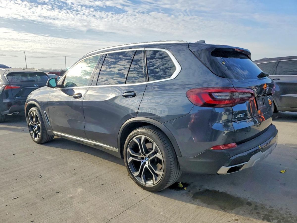 BMW X5 - фото 2