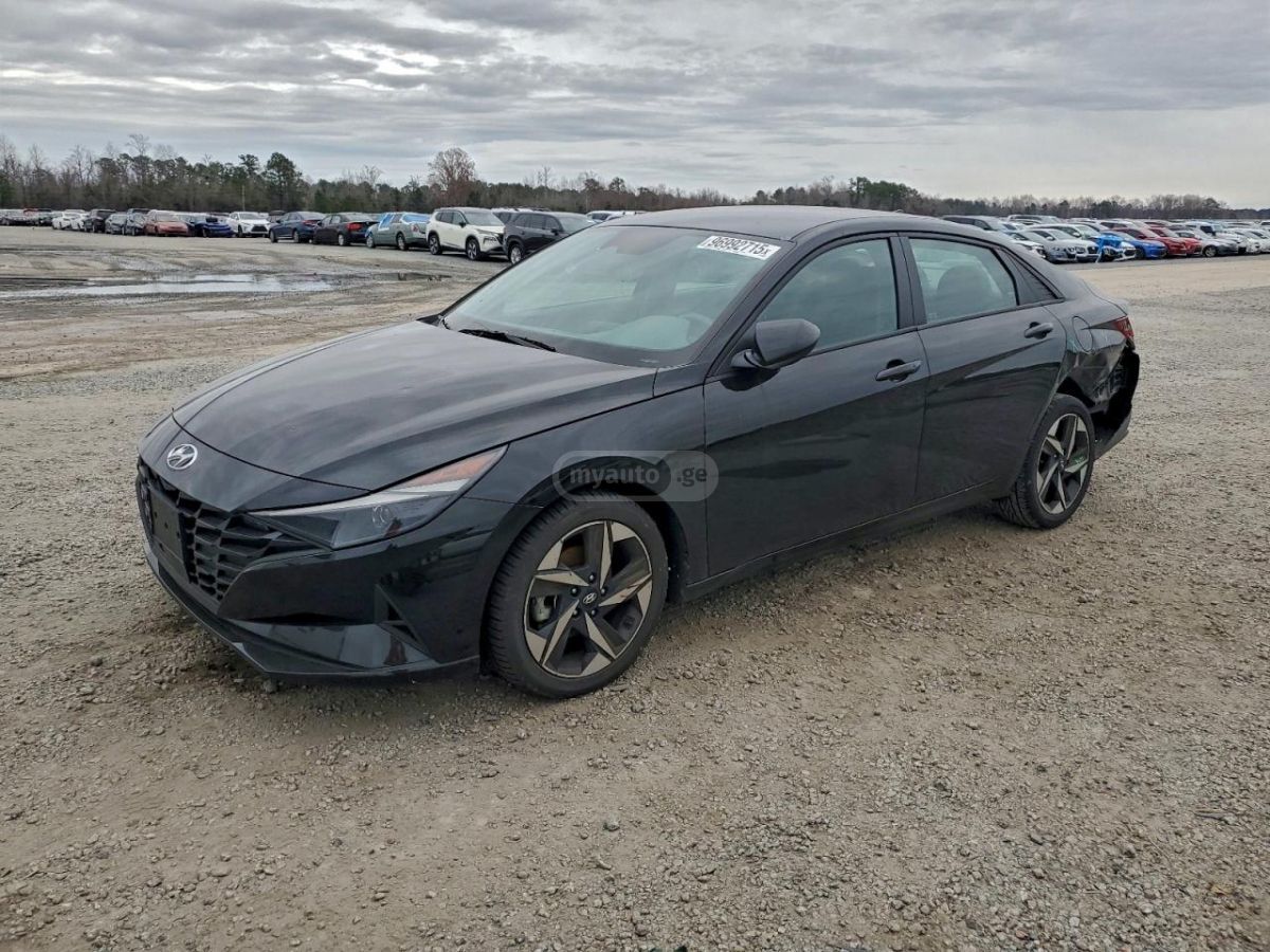 Hyundai Elantra - фото 1