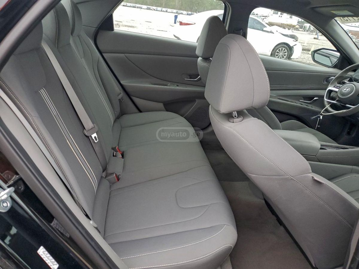 Hyundai Elantra - фото 10