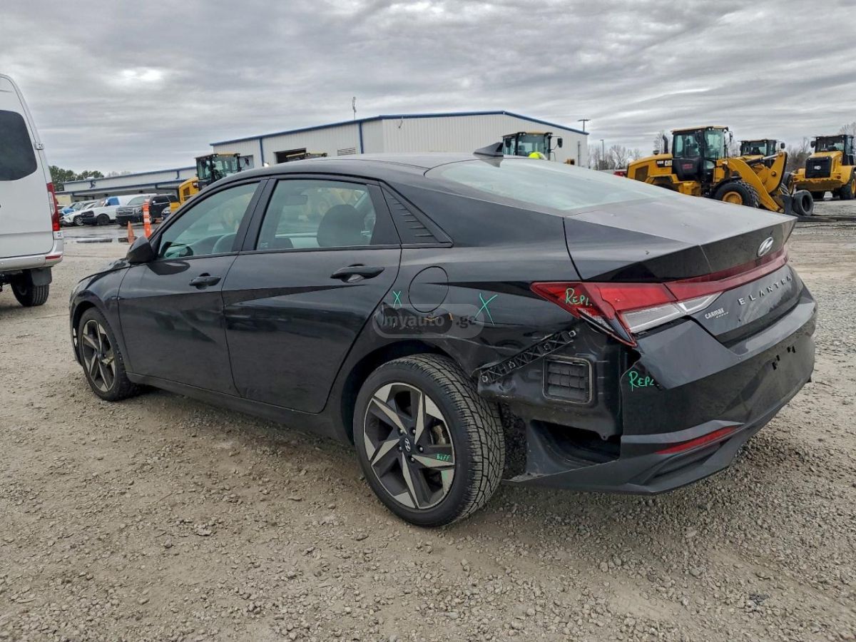 Hyundai Elantra - фото 2