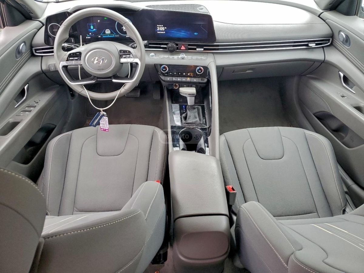 Hyundai Elantra - фото 8